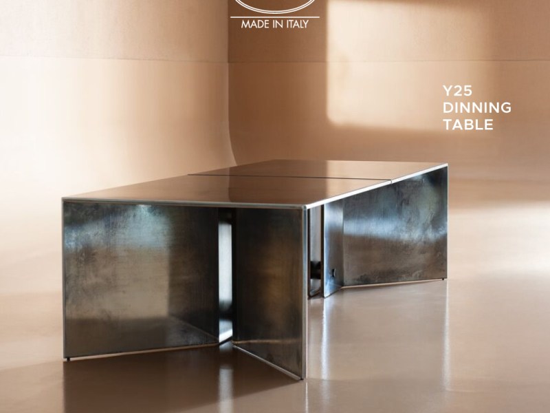 Y25 โต๊ะอาหารผลงานการออกแบบโดย Pietro Russo